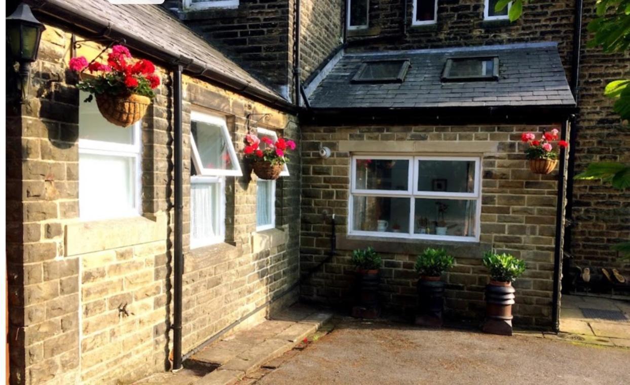 Private Annex To Victorian Villa, With Kitchen And Free Parking トッドモーデン エクステリア 写真